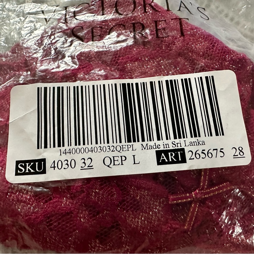 NWT Victoria’s Secret lace thong panty set of three, size large - Picture 4 of 6